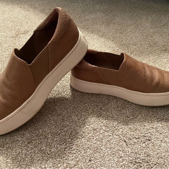 Vince Warren slip on leather sneakers. Size 7 - Picture 2 of 4